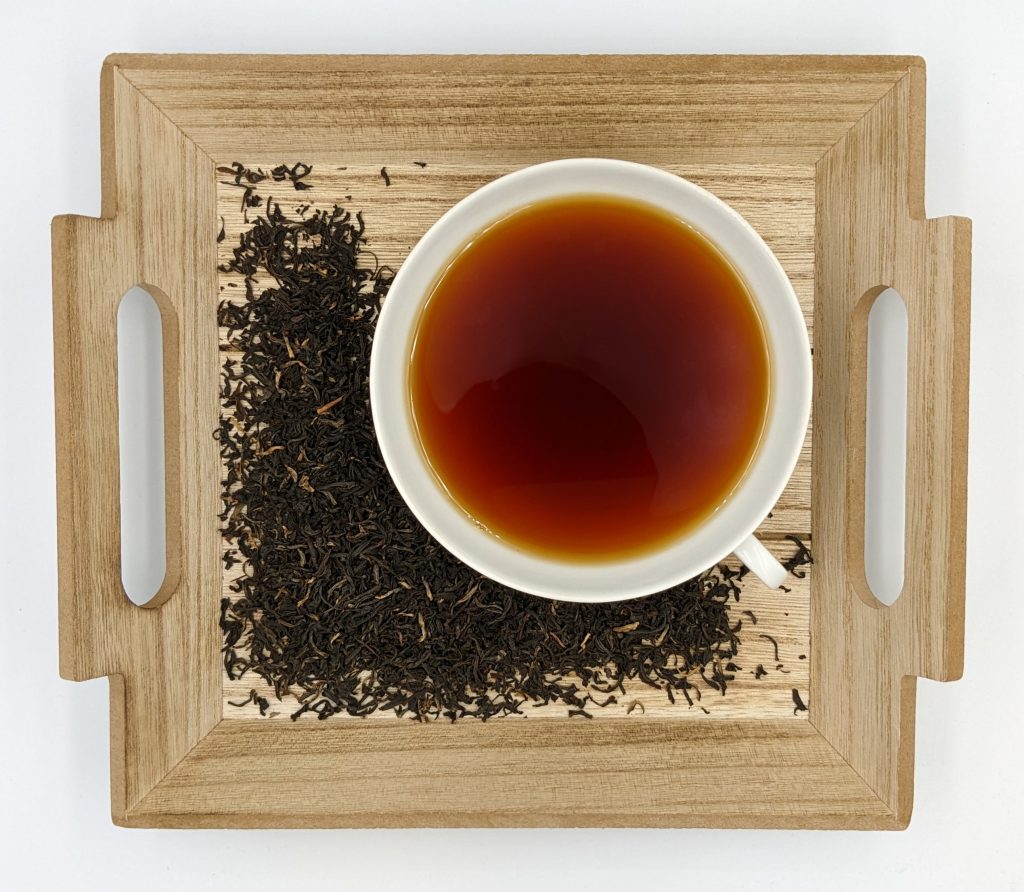 Blatt-Tee mit viel Kraft, ergiebige Tasse, Golden-Tippy, second flush, sehr gute Qualität Dosierung: 13g/Liter Ziehzeit: 4 Minuten