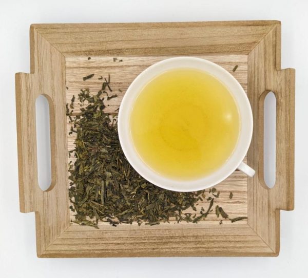 Grüner Tee mit einem flachen gepreßtem Blatt, anregend, etwas herb. Dosierung: 13g/Liter Ziehzeit: 2 Minuten