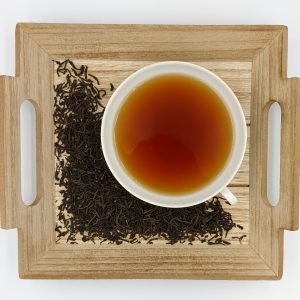 Spritziger Blatt-Tee mit einer herzhaften, kräftigen Tasse. Dosierung: 13g/Liter Ziehzeit: 3 Minuten