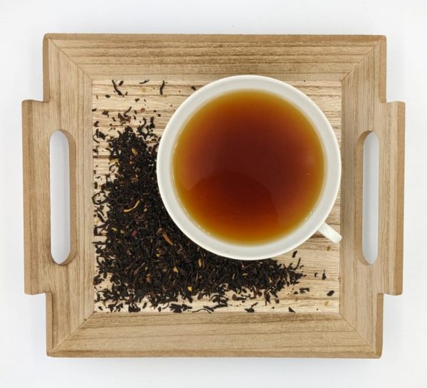Einer unserer beliebtesten Saisontees (einige Kunden trinken ihn auch im Hochsommer. Schwarzer Blatt-Tee mit Lebkuchengewürzen und Aroma. Dosierung: 13 gr/Liter Ziehzeit: 3 Minuten