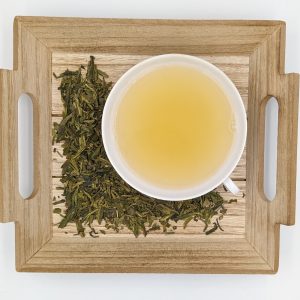 Chinesischer grüner Tee, sehr aromatisch, leicht süßlich, langes, gepreßtes Blatt, Spitzenqualität Dosierung: 12 g/Liter Ziehzeit: 2 Minuten