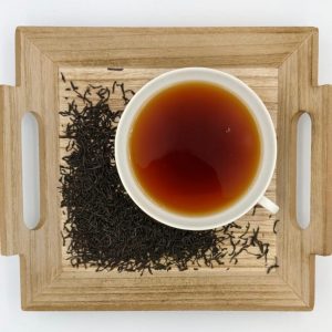 Blatt-Ceylon, Hochland-Tee von einer ausgesuchten Qualität, fein gearbeitetes kupferfarbenes Blatt. Dosierung: 12g/Liter Ziehzeit: 2 Minuten