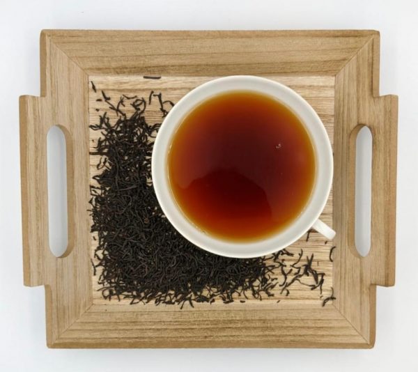 Blatt-Ceylon, Hochland-Tee von einer ausgesuchten Qualität, fein gearbeitetes kupferfarbenes Blatt. Dosierung: 12g/Liter Ziehzeit: 2 Minuten
