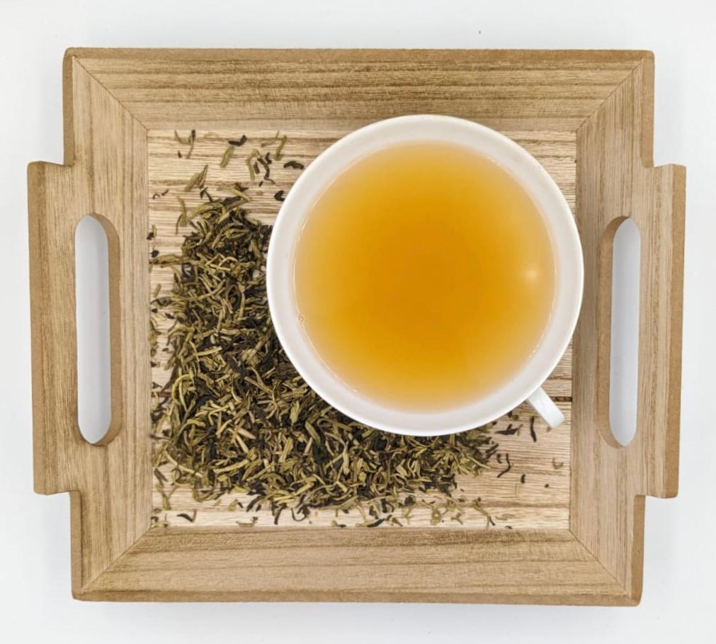 Grüner Tee, sehr schonend entcoffeiniert, fruchtig und natürlich mit leicht nussiger Tasse, ideal für den Abend.