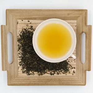 Eine Grünteespezialität von der koreanischen Insel Jeju. Die Tasse hat ein süßlich frisches Aroma. Der Tee ist sehr aromatisch. Dosierung: 12 Gramm / Liter Ziehzeit: 1 Minute  