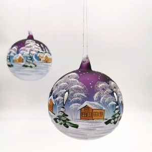 Wunderschöne handgearbeitete Glaskugel im Durchmesser 12 cm oder 15 cm in der Farbe 3-farbig mit dem Motiv einer Winterlandschaft m. braunen Häusern