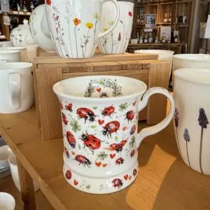 MAASS Fine Bone China Tasse / Becher - Marienkäferflug