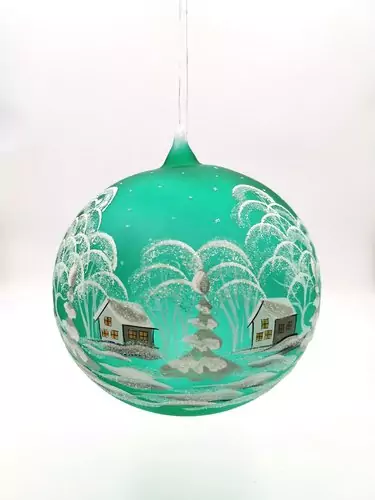 handgearbeitete Glaskugel, grün ,Winterlandschaft m. weißen  Häusern