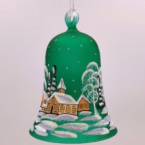 Glocke handgearbeitet, 9 cm, grün, Motiv Winterlandschaft mit braunen Häusern