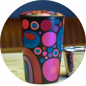 Eigenart Tasse / Becher  Teaeve Cheerful - mit Deckel & Sieb