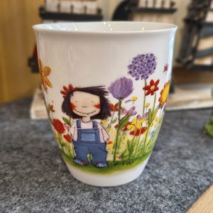 CUP & MUG Fine Bone China Tasse / Becher - Blumenwiese mit Mädchen