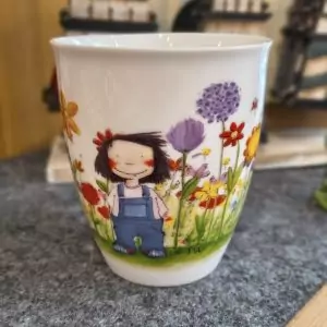 Blumenwiese mit Mädchen